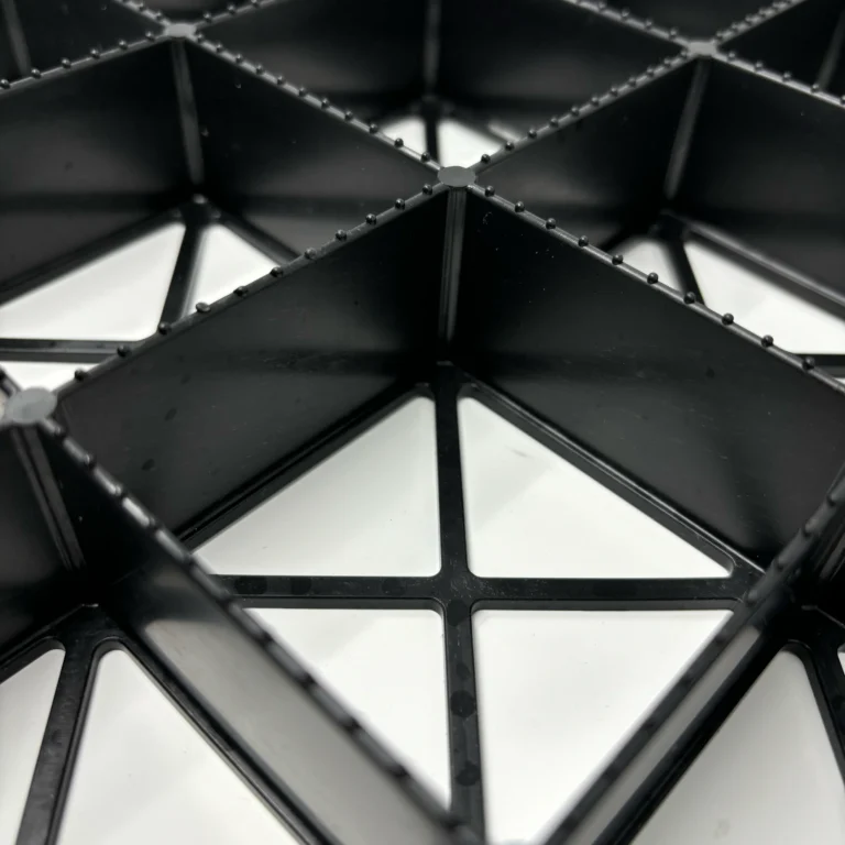 GRAVEL GRID CLOSE UP 2800x 768x768